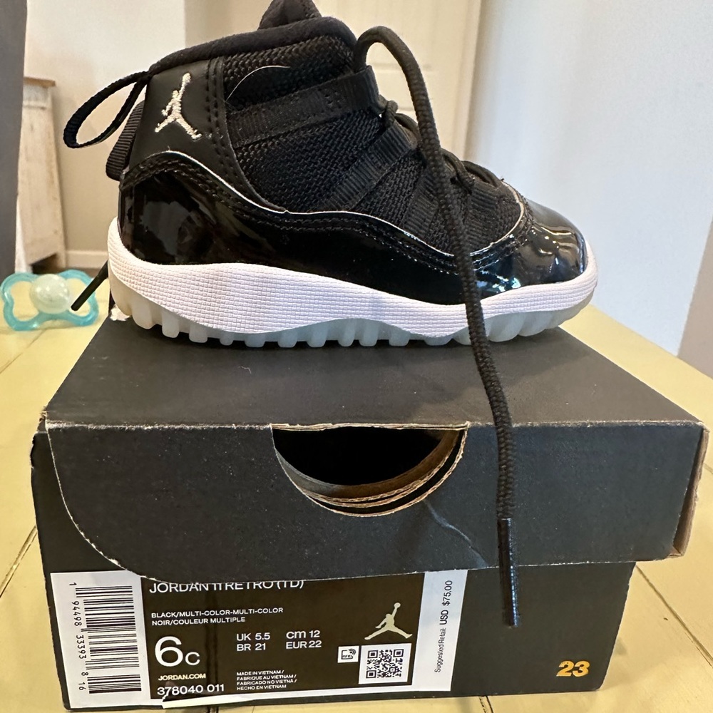 Kids Nike Jordan 11 Retro size 6